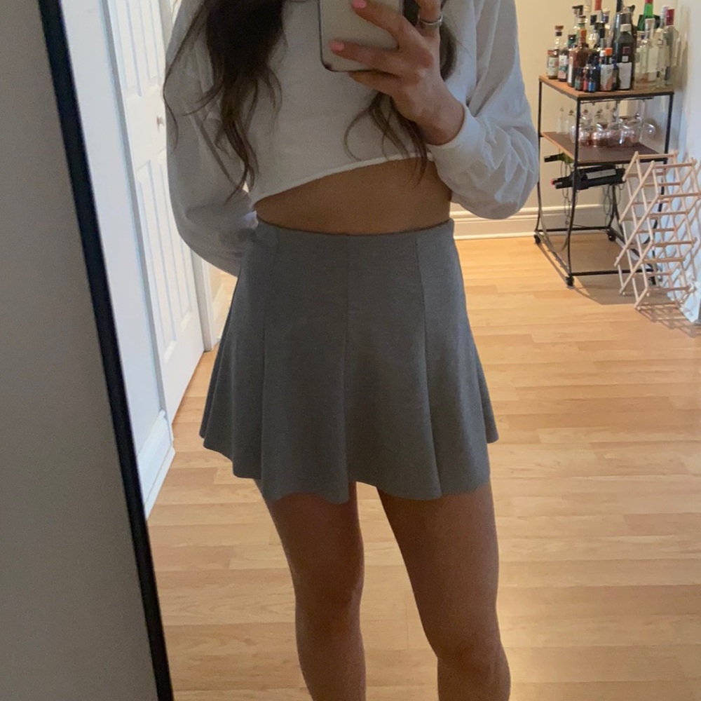 Suite Benedict light gray tennis skirt M- fits like an XS- NWOT